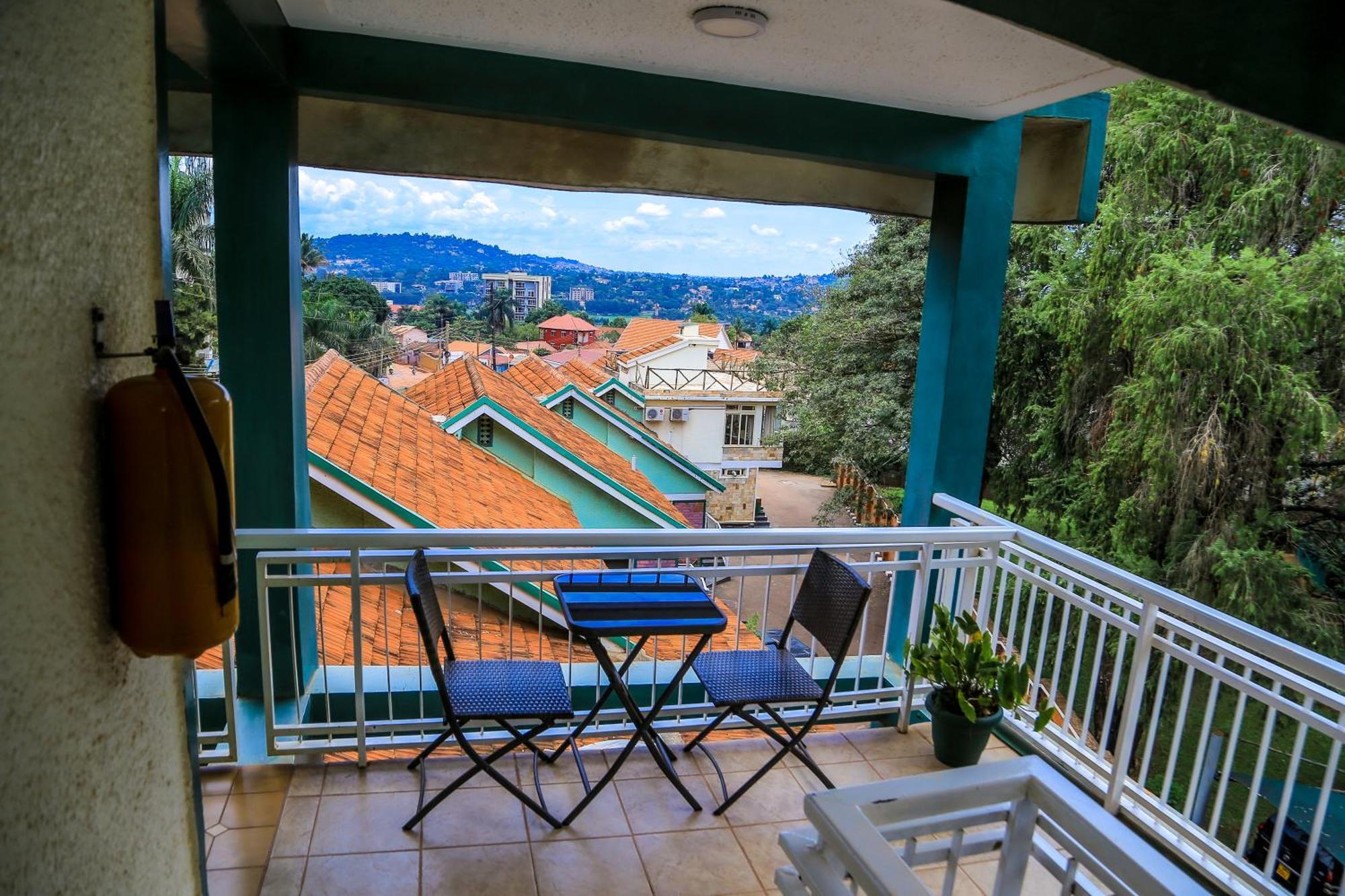 Shangri-La Hotel Muyenga Bugolobi Eksteriør bilde