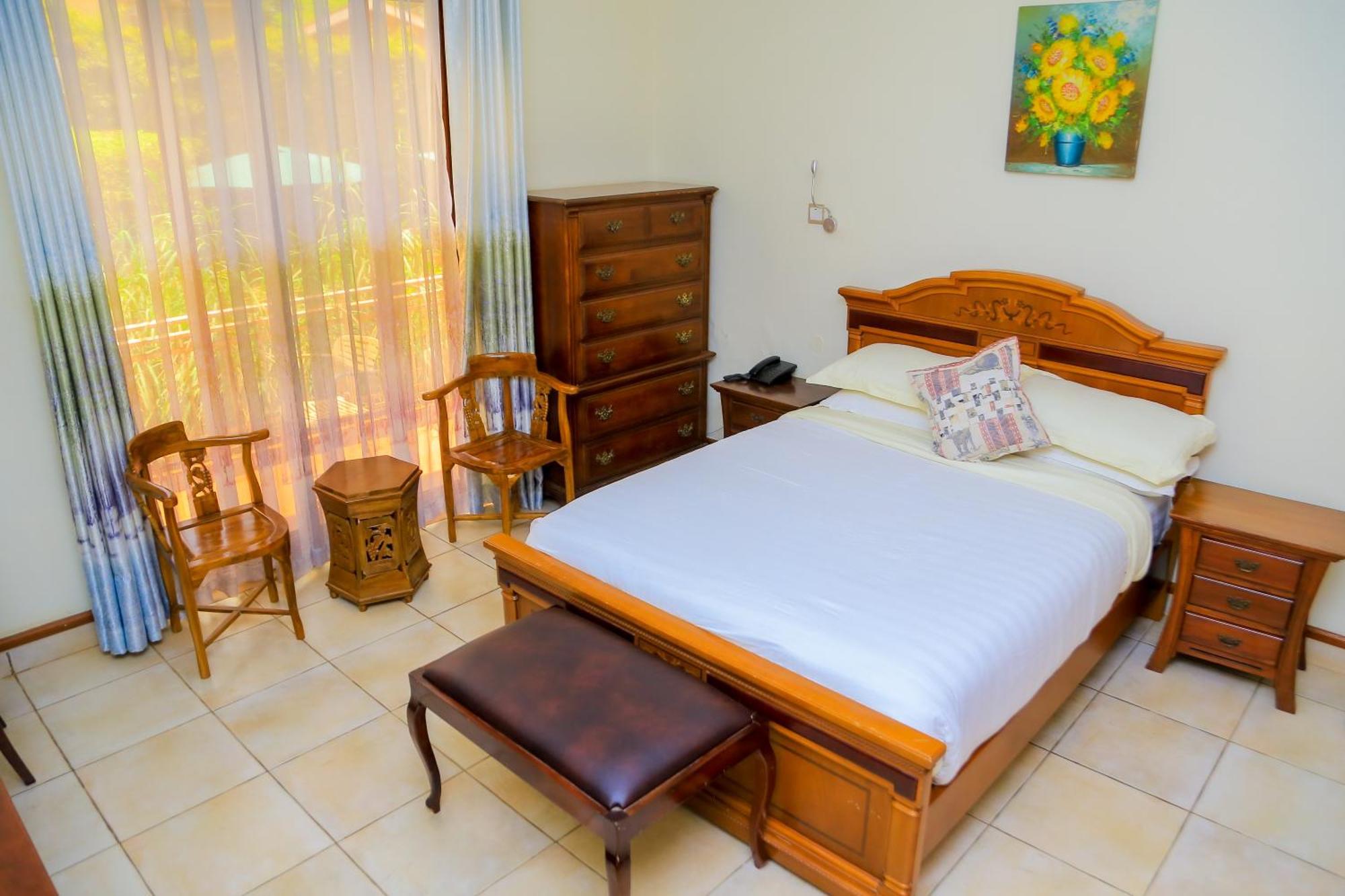 Shangri-La Hotel Muyenga Bugolobi Eksteriør bilde