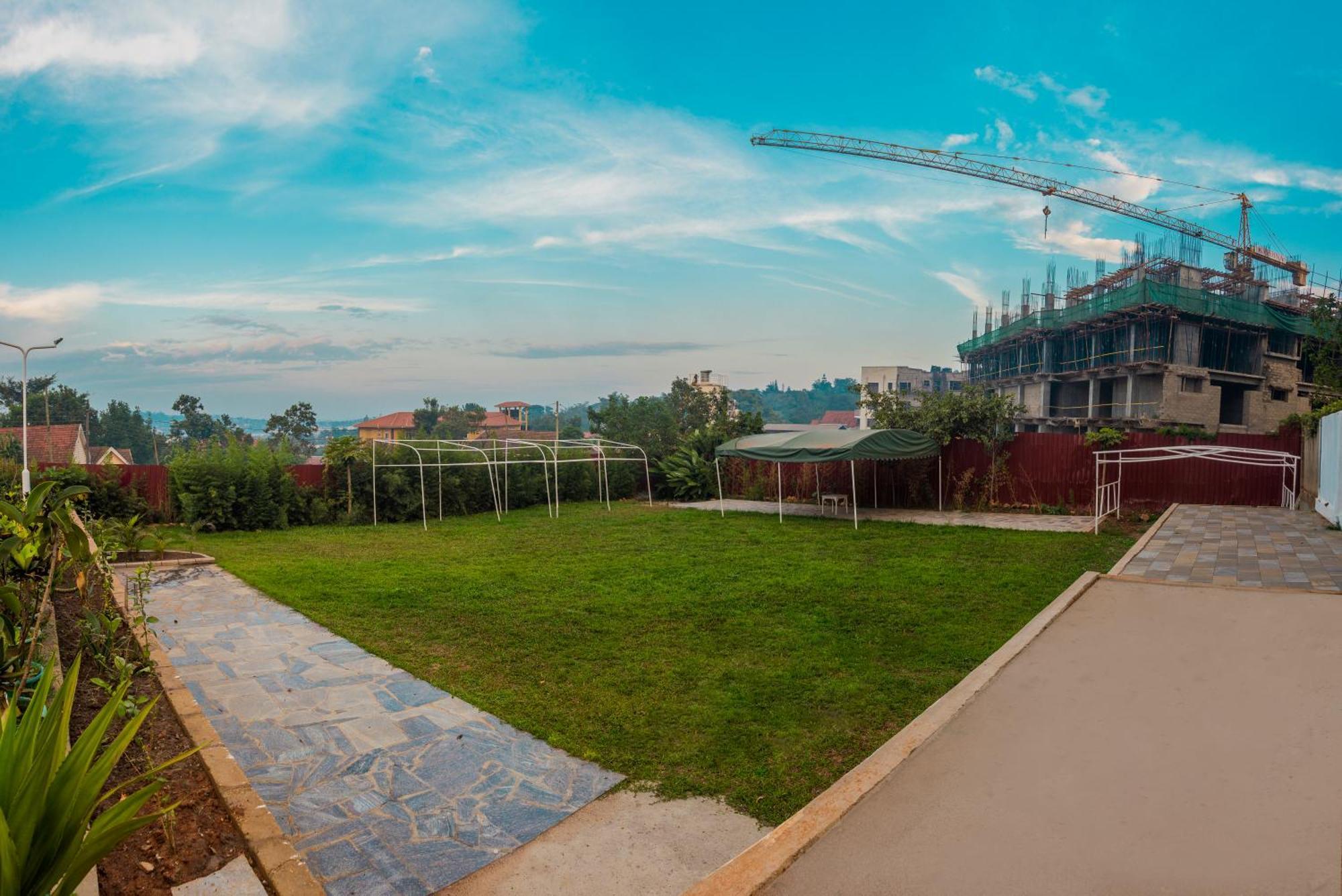 Shangri-La Hotel Muyenga Bugolobi Eksteriør bilde
